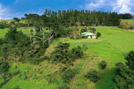 Photo of property in 2442 South Head Road, South Head, Helensville, 0874