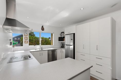 Photo of property in 6 Ishtar Place, One Tree Point, 0118