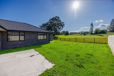 Photo of property in 57 Murray Ward Drive, Te Kauwhata, 3710