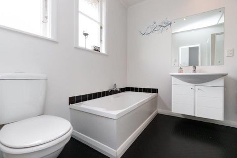 Photo of property in 16 Salisbury Avenue, Terrace End, Palmerston North, 4410