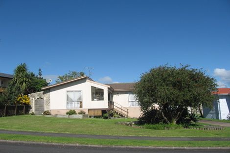 Photo of property in 54 Lewisham Street, Highland Park, Auckland, 2010