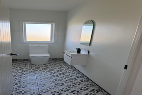 Photo of property in 32 West Place, Greenmeadows, Napier, 4112