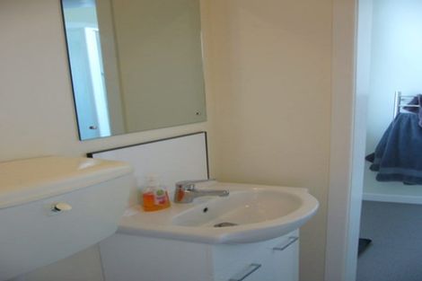 Photo of property in 2/25 Clifton Terrace, Kelburn, Wellington, 6012