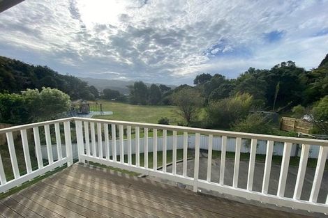 Photo of property in 3b Peckham Grove, Tawa, Wellington, 5028