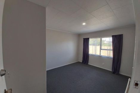 Photo of property in 2/5 Pureora Place, Clendon Park, Auckland, 2103
