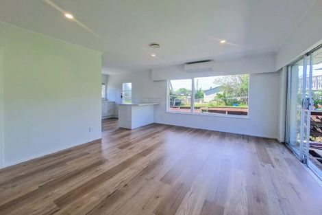 Photo of property in 2/13 Wykeham Place, Glenfield, Auckland, 0629