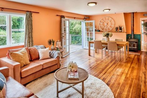 Photo of property in 88 Airlie Road, Plimmerton, Porirua, 5026