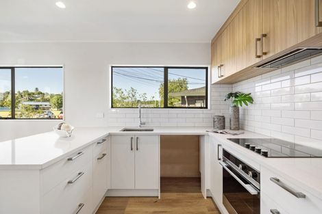 Photo of property in 1/11 Woodlands Crescent, Browns Bay, Auckland, 0630