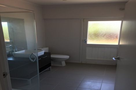 Photo of property in 2/26 Bayview Road, Hauraki, Auckland, 0622