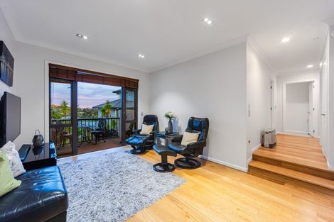 Photo of property in 36 Woodridge Avenue, Northcross, Auckland, 0630