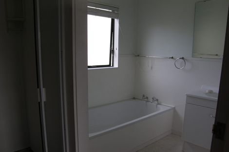 Photo of property in 2/12 Millen Avenue, Pakuranga, Auckland, 2010