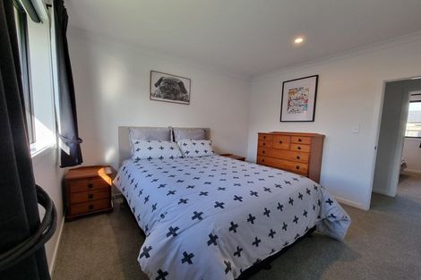 Photo of property in 18 Sardinia Grove, Fitzherbert, Palmerston North, 4410