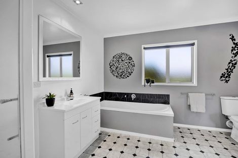 Photo of property in 40 Hobart Drive, Spotswood, New Plymouth, 4310