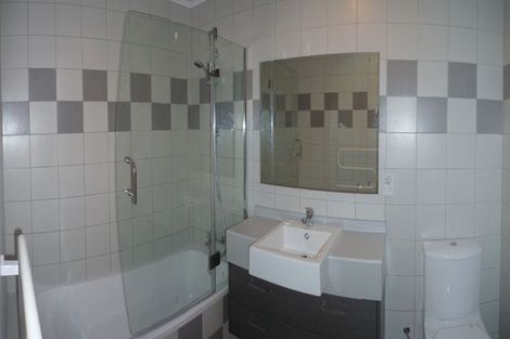 Photo of property in 71 Kemp Road, Massey, Auckland, 0614