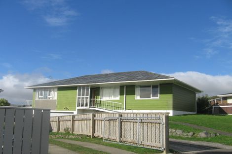 Photo of property in 10 Lancewood Grove, Ranui, Porirua, 5024