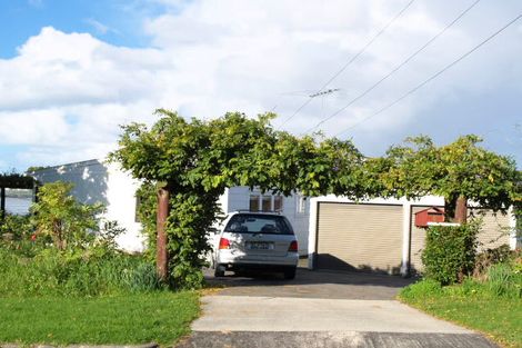Photo of property in 5 Montgomery Crescent, Cockle Bay, Auckland, 2014