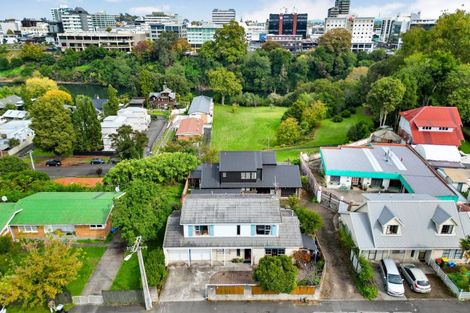 Photo of property in 2/165 River Road, Hamilton East, Hamilton, 3216