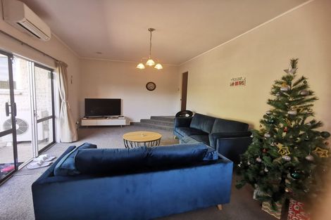 Photo of property in 30 Saddleback Rise, Murrays Bay, Auckland, 0630