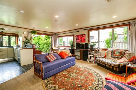 Photo of property in 28 Bulteel Street, New Plymouth, 4310