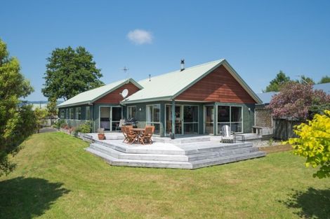 Photo of property in 5 Abby Road, Fitzherbert, Palmerston North, 4410