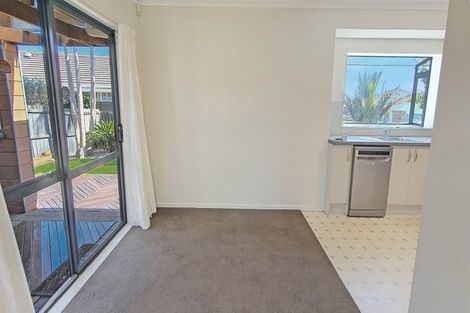 Photo of property in 33 Pitt Avenue, Clendon Park, Auckland, 2103