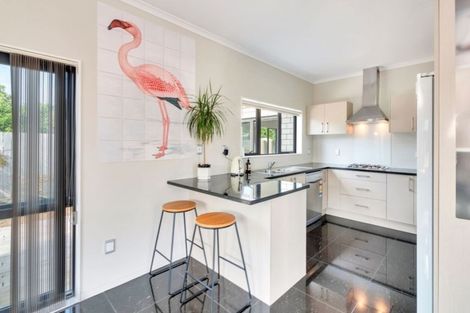 Photo of property in 3a Edwards Avenue, Henderson, Auckland, 0610