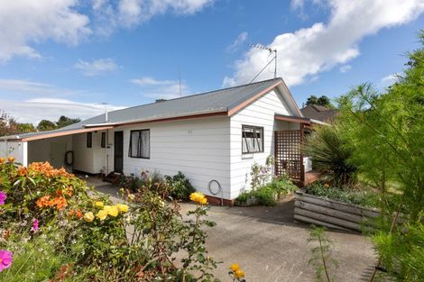 Photo of property in 122 Glenpark Avenue, Frankleigh Park, New Plymouth, 4310