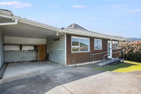 Photo of property in 15a Mckeefry Grove, Tawa, Wellington, 5028