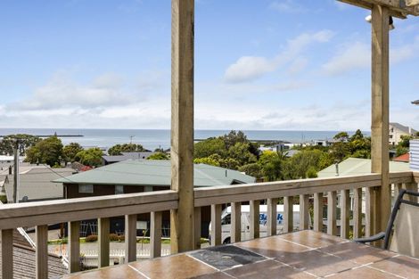 Photo of property in 22 Peace Avenue, Moturoa, New Plymouth, 4310