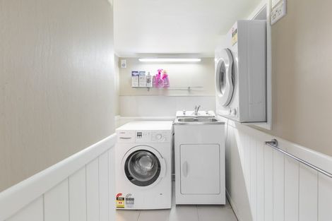 Photo of property in 15 Graham Avenue, Te Atatu Peninsula, Auckland, 0610