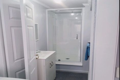 Photo of property in 64 Trias Road, Totara Vale, Auckland, 0629