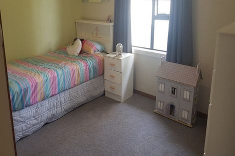 Photo of property in 10 Emlyn Place, Avondale, Christchurch, 8061