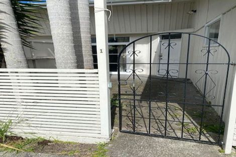Photo of property in 24 Tiri Tiri Road, Birkdale, Auckland, 0626