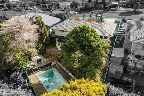 Photo of property in 137 Hutchinsons Road, Bucklands Beach, Auckland, 2014