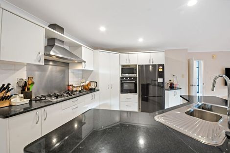 Photo of property in 11 Walter Haddrell Crescent, Flat Bush, Auckland, 2016