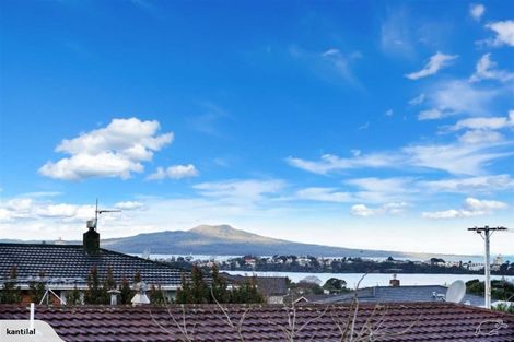 Photo of property in 65 Forrest Hill Road, Milford, Auckland, 0620