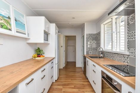 Photo of property in 10 Fairbrother Street, Carterton, 5713