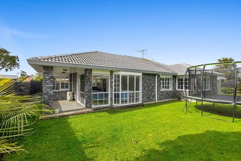 Photo of property in 33 Maygrove Drive, Orewa, 0931