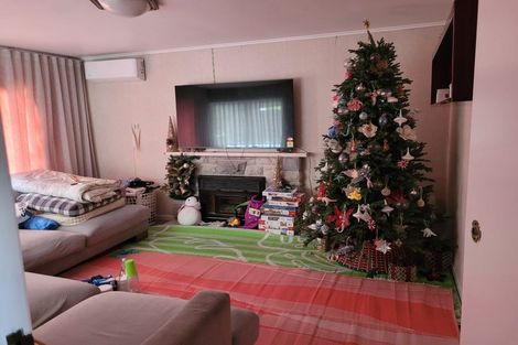 Photo of property in 15 Tiki Street, New Lynn, Auckland, 0600