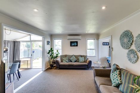 Photo of property in 27 Meeanee Road, Taradale, Napier, 4112