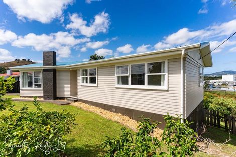 Photo of property in 15 Doctors Hill Road, Maungaturoto, 0520
