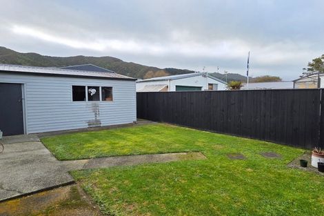 Photo of property in 2b Ipswich Grove, Wainuiomata, Lower Hutt, 5014