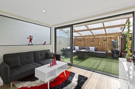 Photo of property in 1/15 Eastwood Rise, Browns Bay, Auckland, 0630