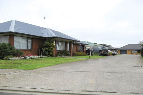 Photo of property in 15 Umu Place, Mangere, Auckland, 2022