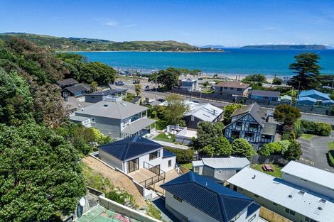 Photo of property in 6a Grays Road, Plimmerton, Porirua, 5026