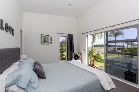 Photo of property in 3 Dolphin Parade, Bell Block, New Plymouth, 4312