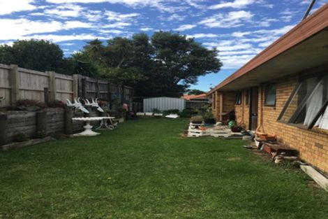 Photo of property in 2b Brookesmith Drive, Waiuku, 2123