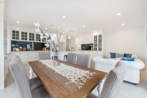 Photo of property in 3 Aklander Rise, Flat Bush, Auckland, 2019