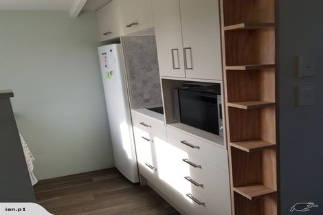 Photo of property in 18 Woodglen Road, Glen Eden, Auckland, 0602