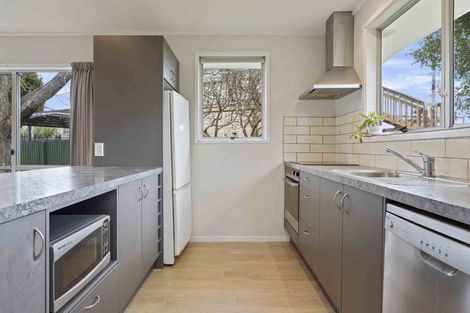 Photo of property in 48 Harmel Road, Glendene, Auckland, 0602